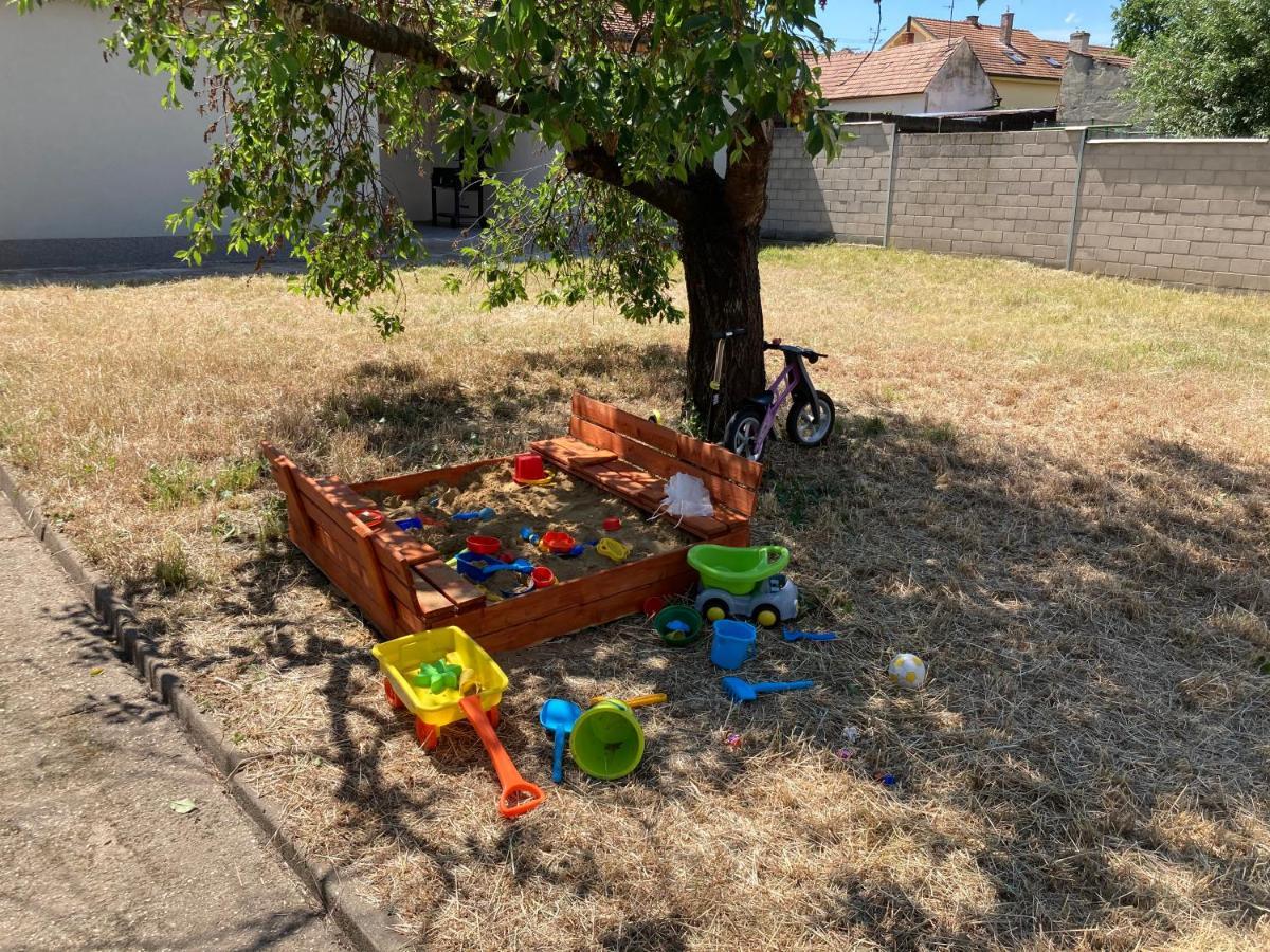 Apartmán MAAY Hlohovec Esterno foto